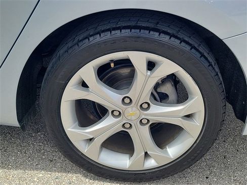 Used 2017 Chevrolet Cruze Premier image 8