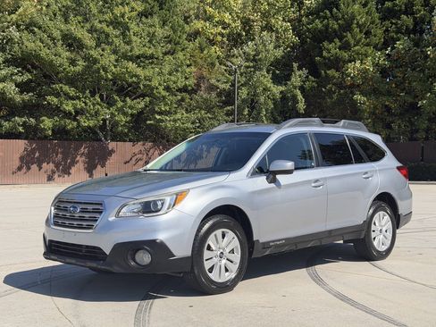 Used 2017 Subaru Outback 2.5i Premium AWD/4WD image 1