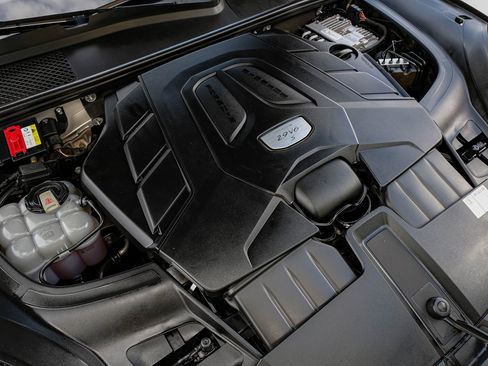 Used 2019 Porsche Cayenne S image 45