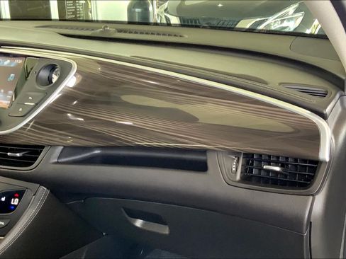 Used 2020 Buick Envision Essence w/ Experience Buick Package FWD image 19