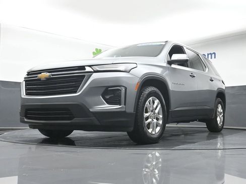 Used 2023 Chevrolet Traverse LS image 7