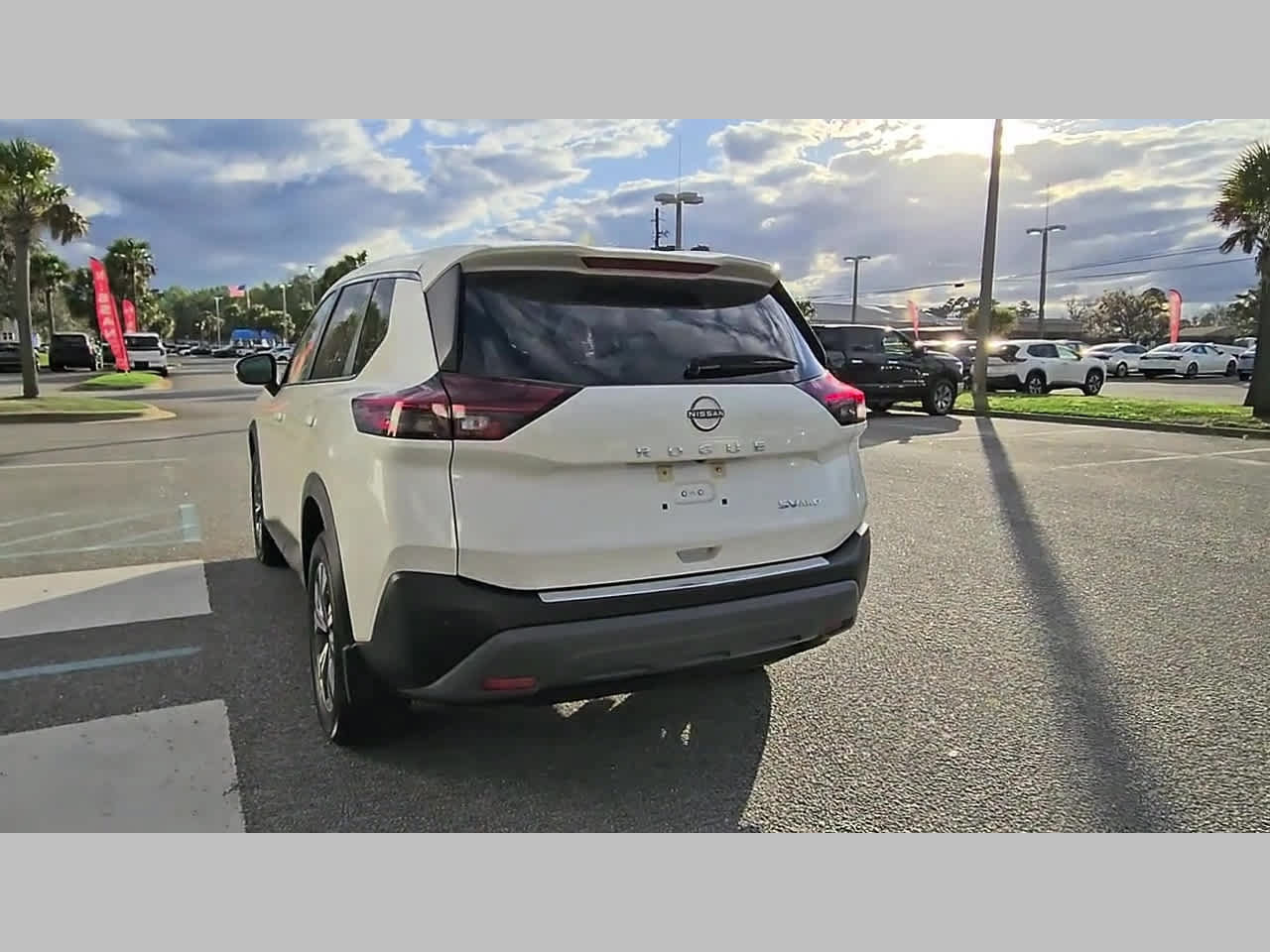 Used 2023 Nissan Rogue SV AWD/4WD image 29