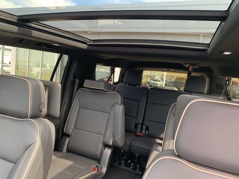 Used 2025 Chevrolet Suburban Premier AWD/4WD image 20