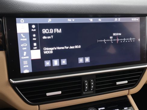 Used 2021 Porsche Cayenne AWD/4WD image 17