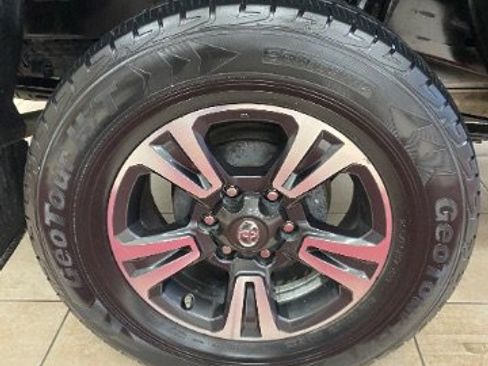 Used 2019 Toyota Tacoma TRD Sport image 33