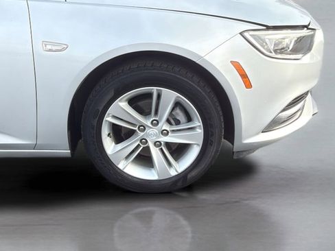 Used 2018 Buick Regal Preferred image 21
