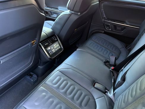 Used 2022 Rivian R1S Launch Edition image 15