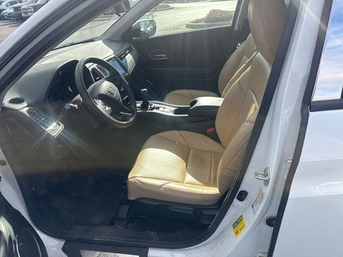 Used 2017 Honda HR-V EX image 12