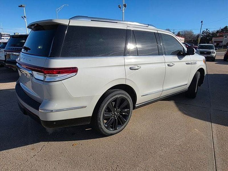 Used 2024 Lincoln Navigator Reserve AWD/4WD image 4