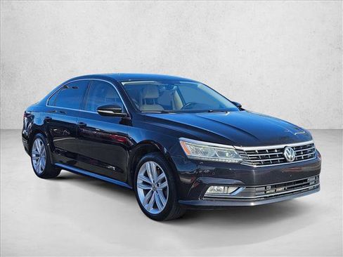 Used 2018 Volkswagen Passat 2.0T SE image 3