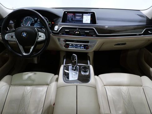 Used 2019 BMW 750i xDrive w/ Executive Package image 11