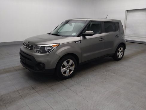 Used 2019 Kia Soul w/ Convenience Package FWD image 2