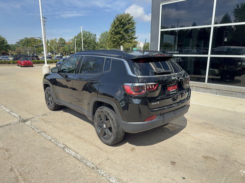 Used 2022 Jeep Compass Latitude AWD/4WD image 3