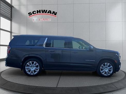 Used 2021 Chevrolet Suburban High Country image 3