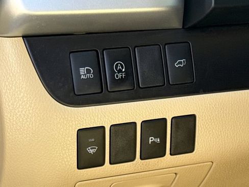 Used 2019 Toyota Highlander Limited FWD image 24