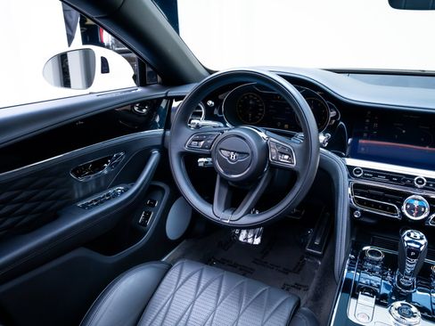 Used 2021 Bentley Flying Spur V8 AWD/4WD image 9
