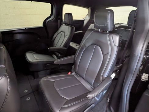 New 2026 Chrysler Pacifica Select image 8