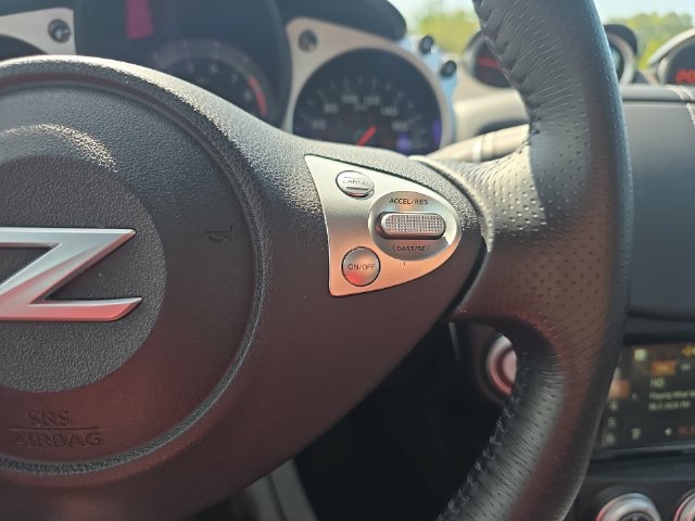 Used 2020 Nissan 370Z Coupe RWD image 17
