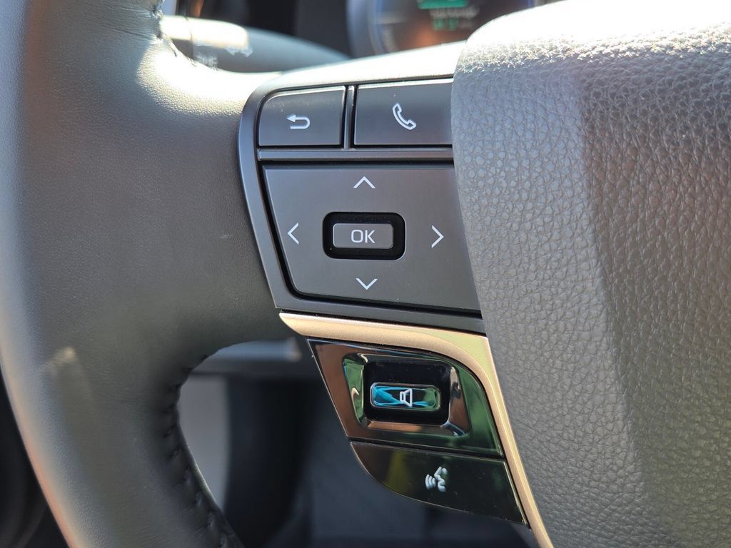 Used 2023 Toyota Crown AWD/4WD image 25
