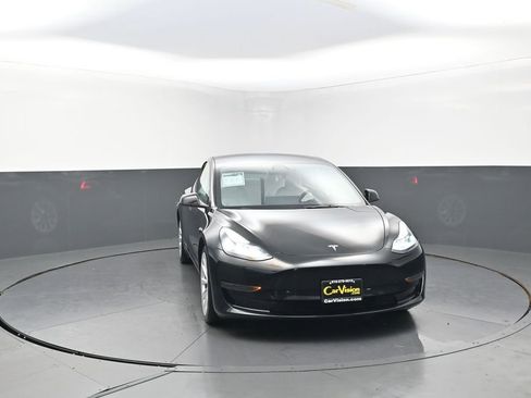 Used 2023 Tesla Model 3 Standard Range image 3