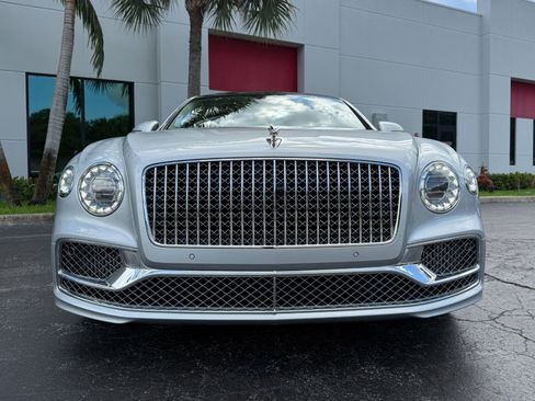 Used 2022 Bentley Flying Spur W12 image 4