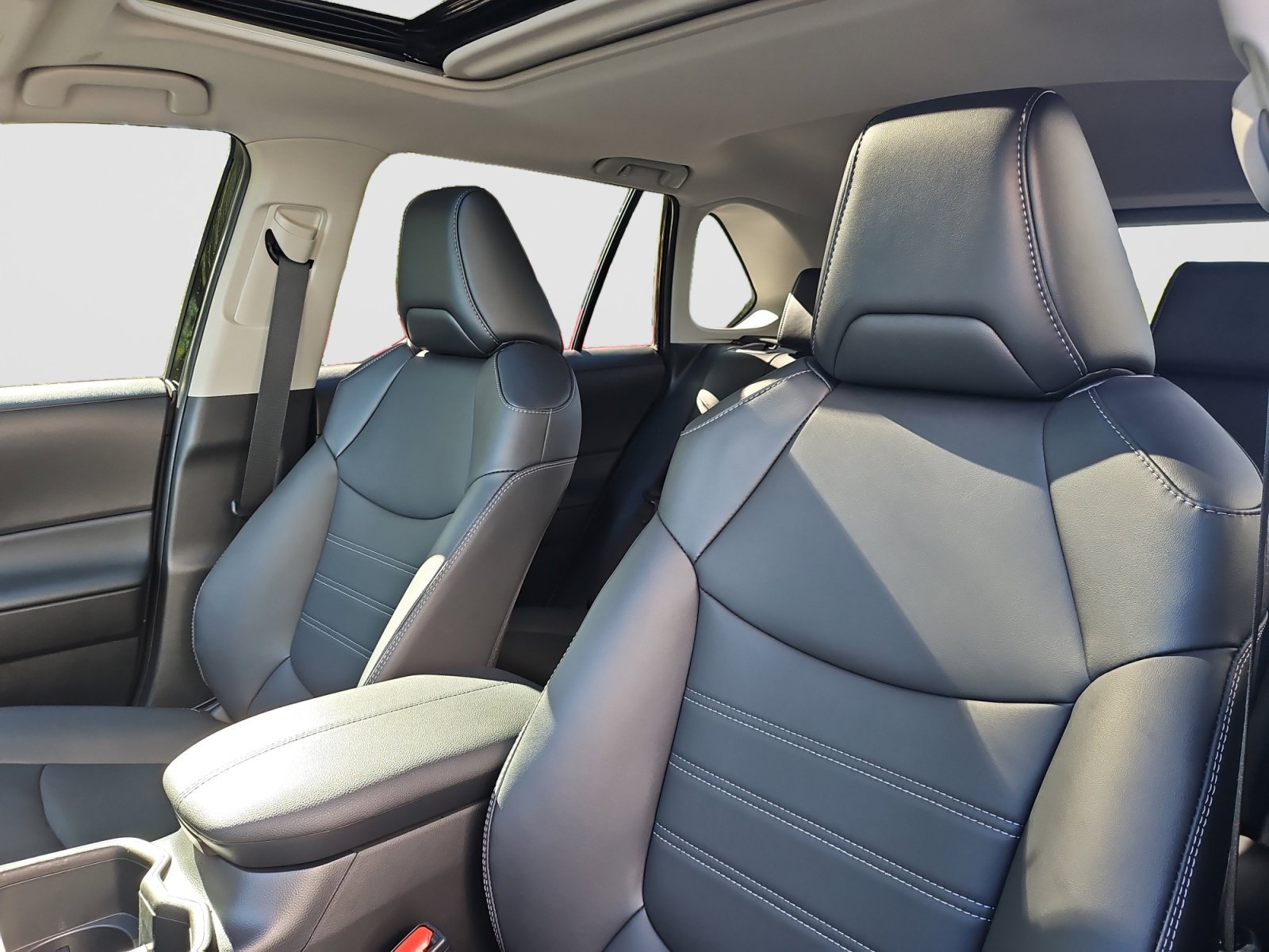 Used 2025 Toyota RAV4 XLE Premium w/ Weather Package AWD/4WD image 23