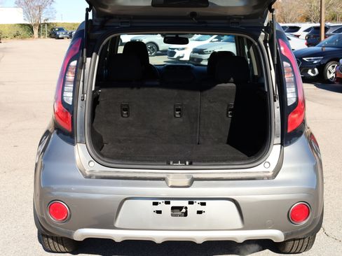 Used 2017 Kia Soul + image 4