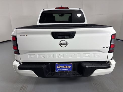 Used 2023 Nissan Frontier SV image 7