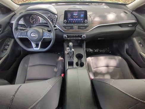 Used 2025 Nissan Altima 2.5 SV FWD image 13