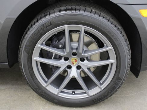 New 2026 Porsche Macan image 16