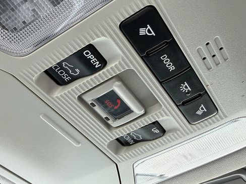 Used 2021 Toyota RAV4 XLE w/ Convenience Package AWD/4WD image 17