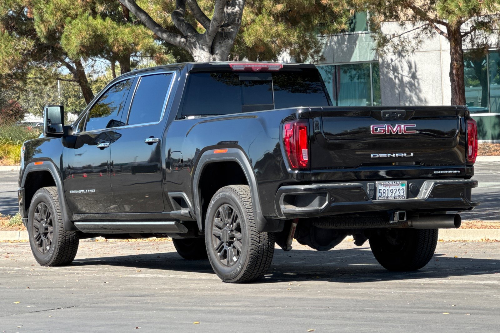 Used 2023 GMC Sierra 2500 Denali w/ Denali Black Diamond Edition AWD/4WD image 6