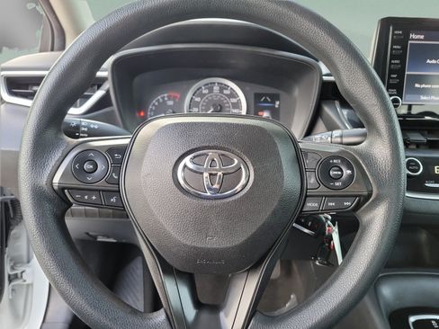 Used 2022 Toyota Corolla LE FWD image 17