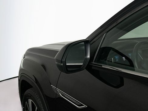 Used 2025 Volkswagen Atlas Cross Sport SE image 16