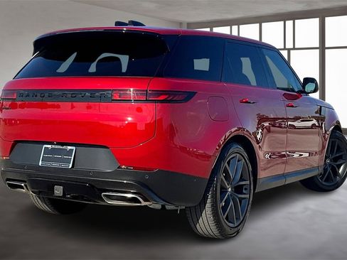 Used 2025 Land Rover Range Rover Sport SE image 2