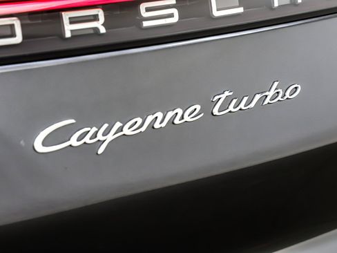 Used 2022 Porsche Cayenne Turbo w/ Assistance Package image 9