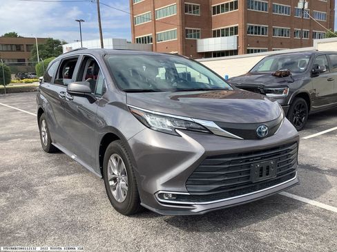 Used 2022 Toyota Sienna XLE FWD image 4
