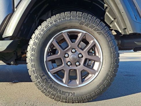 Used 2021 Jeep Gladiator Overland image 8