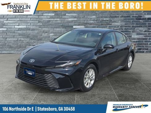 Used 2025 Toyota Camry LE image 1