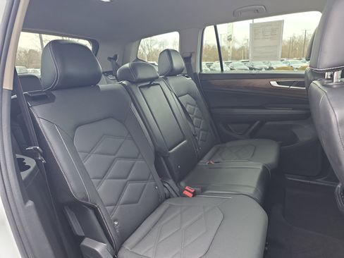 Used 2024 Volkswagen Atlas SE image 29