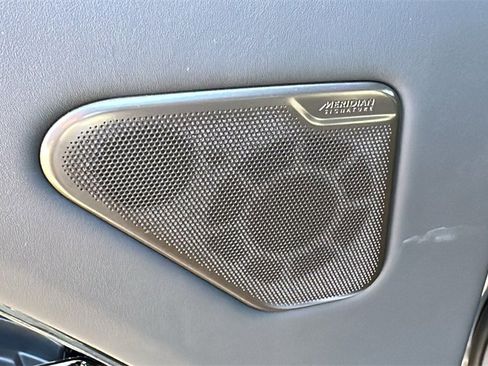 New 2025 Land Rover Range Rover SV image 32