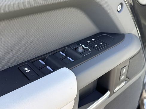 New 2026 Land Rover Defender 130 X-Dynamic SE image 22