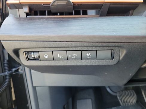 Used 2024 Nissan Ariya FWD image 21