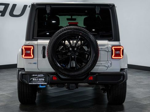 Used 2023 Jeep Wrangler Unlimited Sahara w/ Cold Weather Group AWD/4WD image 5