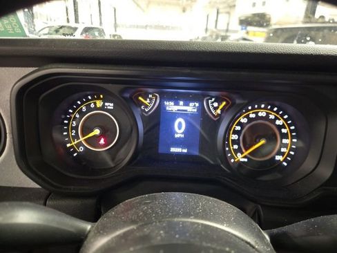 Used 2025 Jeep Gladiator Sport AWD/4WD image 17