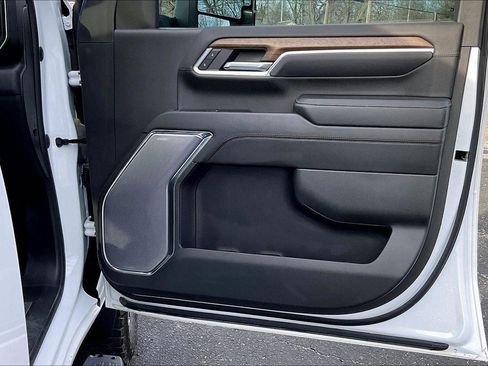 Used 2024 Chevrolet Silverado 3500 High Country w/ Technology Package image 15