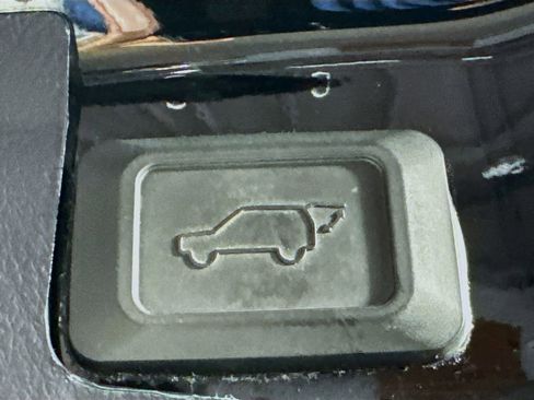 Used 2013 Toyota Highlander SE image 34