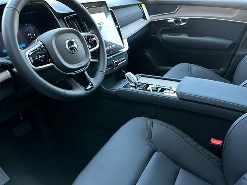 Certified 2025 Volvo XC90 B6 Core w/ Protection Package Premier image 9