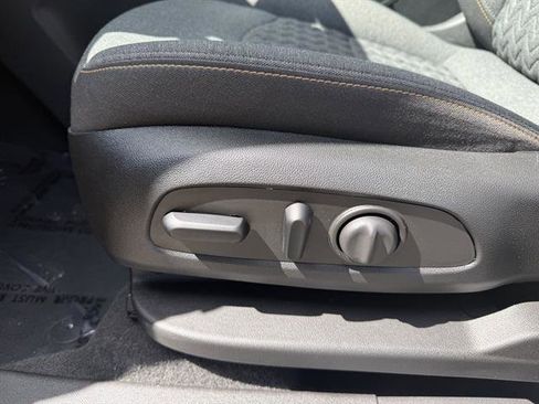 Used 2024 Chevrolet Equinox LT image 29