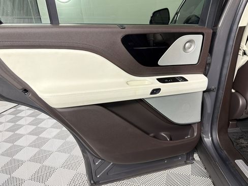 Used 2023 Lincoln Aviator Black Label AWD/4WD image 16